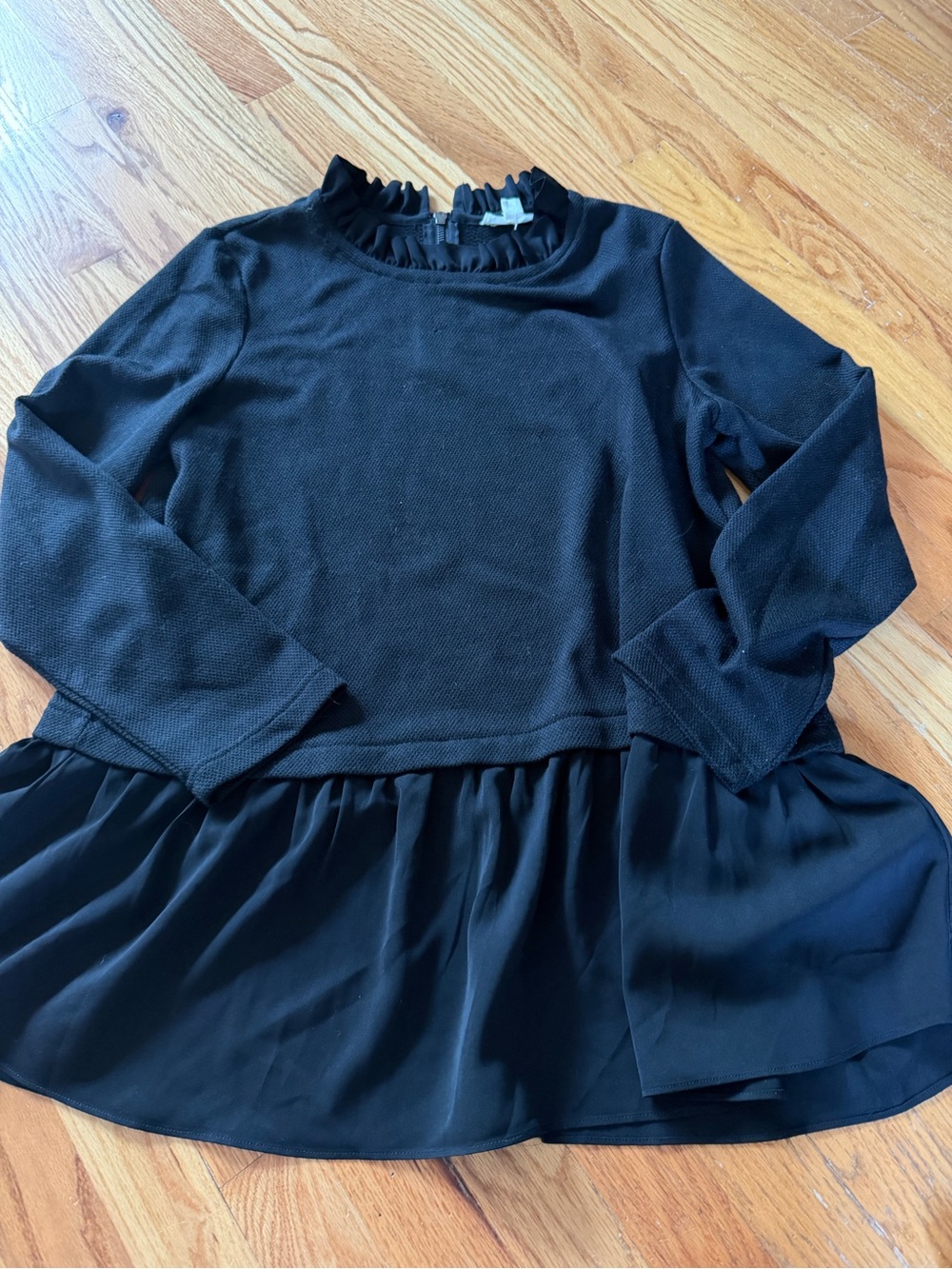beachlunchlounge Black Long-Sleeve Ruffle Hem Top